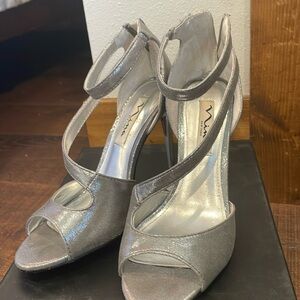 Nina Silver Heeled Dress Sandals size 5.5